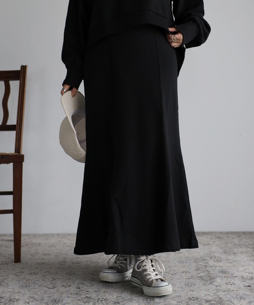 Fizz（フィズ）の「【maiko_wear × Fizz コラボ】　裏毛マーメイドスカート（スカート・レディース・ブラック/ベージュ/チャコール・M）」の2枚目の写真