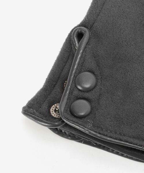 le.coeur blanc（ルクールブラン）の「SERGIO DE ROSA ボタンツキグローブ（手袋・レディース・ブラック/グレー・FREE）」の5枚目の写真