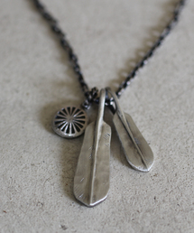 rehacer（レアセル）の「ANIKULAPO : ×rehacer 1Wheel 2Feather necklace（ネックレス）」