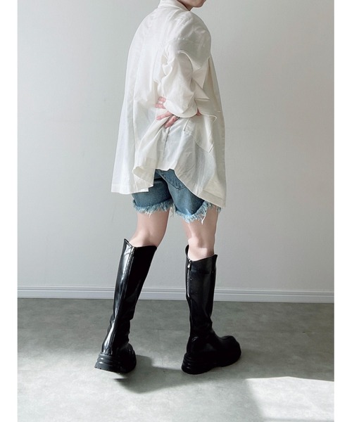 Yucca(ユッカ)の「裾フリンジデニムショートパンツ(MEKKE 低身長向け)(デニムパンツ・レディース・ブルー/サックスブルー・SMALL/MEDIUM/X-SMALL)」の8枚目の写真
