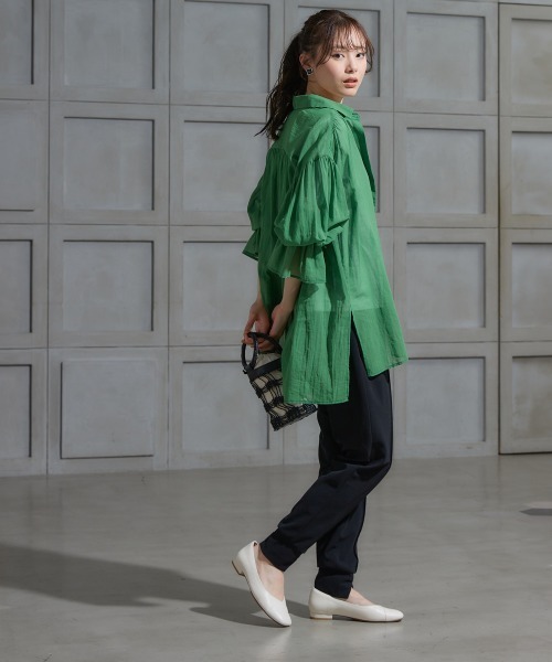 miclat（ミクラ）の「大きいサイズ　シアーギャザーシャツ　miclat（シャツ/ブラウス・レディース・ブラック/ピンク系/グリーン・L～LL/3L～4L）」の5枚目の写真