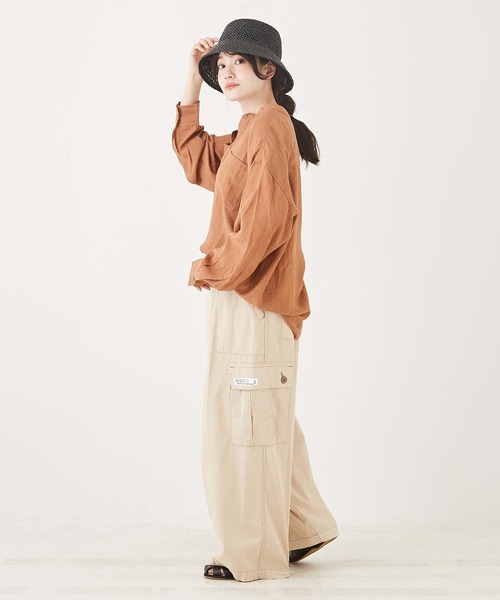 CUBE SUGAR(キューブシュガー)の「綿ツイルワイドカーゴパンツ(カーゴパンツ・レディース・ベージュ/ブラウン/カーキ・M)」の8枚目の写真