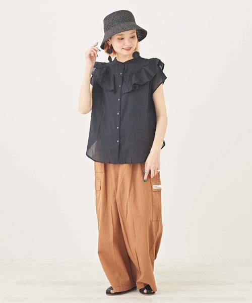 CUBE SUGAR(キューブシュガー)の「綿ツイルワイドカーゴパンツ(カーゴパンツ・レディース・ベージュ/ブラウン/カーキ・M)」の11枚目の写真