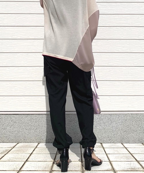 Q（キュー）の「カーゴジョガーパンツ（カーゴパンツ・レディース・グレイッシュベージュ/ブラック・MEDIUM）」の17枚目の写真