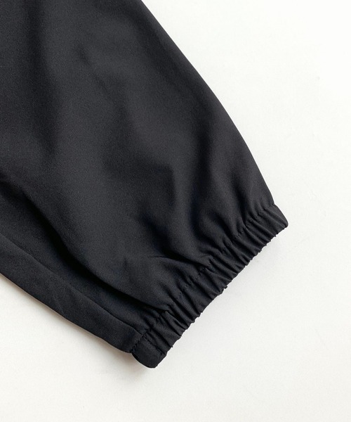 Q（キュー）の「カーゴジョガーパンツ（カーゴパンツ・レディース・グレイッシュベージュ/ブラック・MEDIUM）」の15枚目の写真