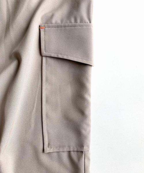 Q（キュー）の「カーゴジョガーパンツ（カーゴパンツ・レディース・グレイッシュベージュ/ブラック・MEDIUM）」の14枚目の写真