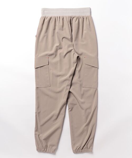 G/FORE ジーフォア レディース フランネル カーゴジョガーパンツ ベージュ Q（キュー）の「カーゴジョガーパンツ（カーゴパンツ）」 - WEAR