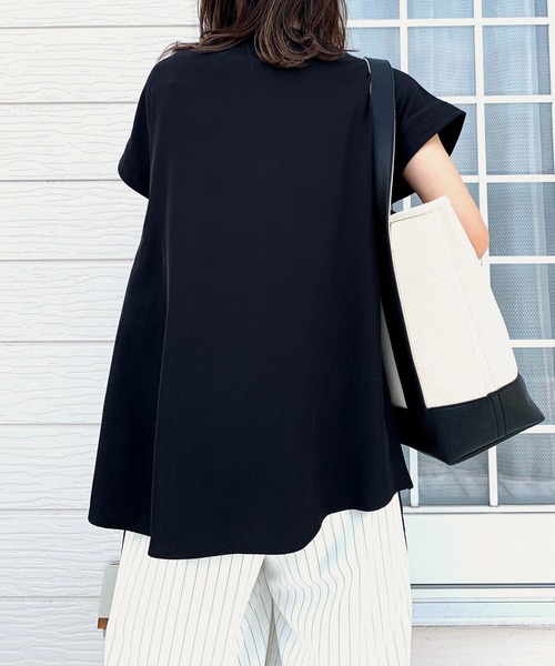 Q（キュー）の「パールVネックブラウス（シャツ/ブラウス・レディース・ベージュ/ブラック・MEDIUM）」の9枚目の写真