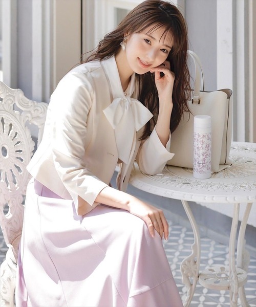 SWINGLE（スウィングル）の「ストレッチショートノーカラージャケット