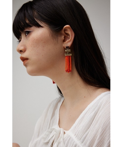 AZUL by moussy(アズールバイマウジー)の「ビーズタッセルピアス(ピアス(両耳用)・レディース・オレンジ/ブラック・FREE)」の1枚目の写真