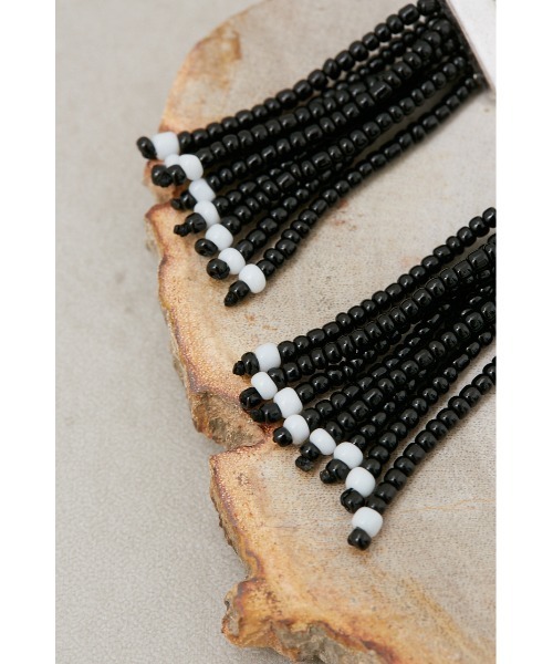 AZUL by moussy(アズールバイマウジー)の「ビーズタッセルピアス(ピアス(両耳用)・レディース・オレンジ/ブラック・FREE)」の3枚目の写真