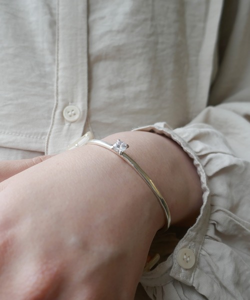 【美品】e.m. イーエム バングル ジルコニア シルバー SILVER925ジルコニアバングル/レディース/ギフト（バングル/リスト