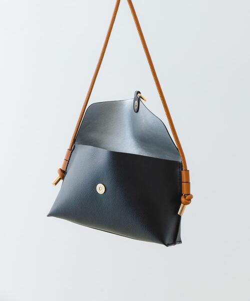 RODE SKO(ロデスコ)の「横型モバイルポシェット(ショルダーバッグ・レディース・ブラック/シルバー/アイボリー/ブラック系その他/グレー系その他/ネイビー/グリーン系その他・ONE)」の8枚目の写真