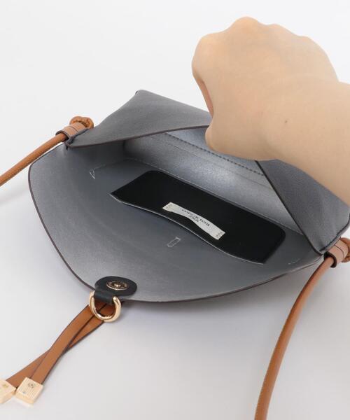 RODE SKO(ロデスコ)の「横型モバイルポシェット(ショルダーバッグ・レディース・ブラック/シルバー/アイボリー/ブラック系その他/グレー系その他/ネイビー/グリーン系その他・ONE)」の13枚目の写真