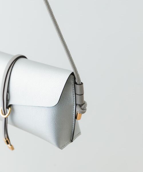 RODE SKO(ロデスコ)の「横型モバイルポシェット(ショルダーバッグ・レディース・ブラック/シルバー/アイボリー/ブラック系その他/グレー系その他/ネイビー/グリーン系その他・ONE)」の16枚目の写真