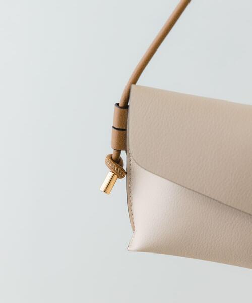 RODE SKO(ロデスコ)の「横型モバイルポシェット(ショルダーバッグ・レディース・ブラック/シルバー/アイボリー/ブラック系その他/グレー系その他/ネイビー/グリーン系その他・ONE)」の21枚目の写真