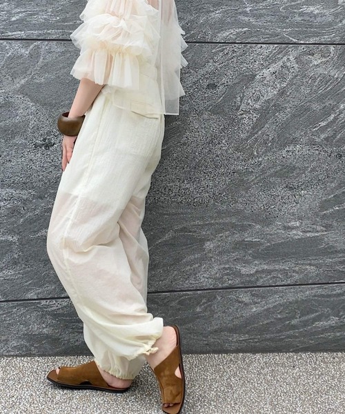 KBF（ケイビーエフ）の「ボリュームスリーブチュールプルオーバー（その他トップス・レディース・ブラック/グレー/アイボリー・ONE）」の7枚目の写真