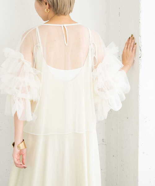 KBF（ケイビーエフ）の「ボリュームスリーブチュールプルオーバー（その他トップス・レディース・ブラック/グレー/アイボリー・ONE）」の11枚目の写真