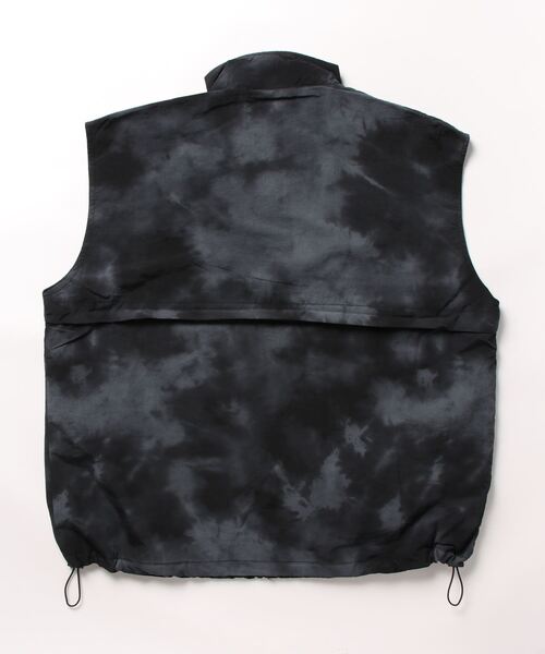 SPINNS（スピンズ）の「【ユニセックスで着用可能】スタンドカラータイダイベスト（ベスト・メンズ・オフホワイト/カーキ/ブラック・ONESIZE）」の4枚目の写真