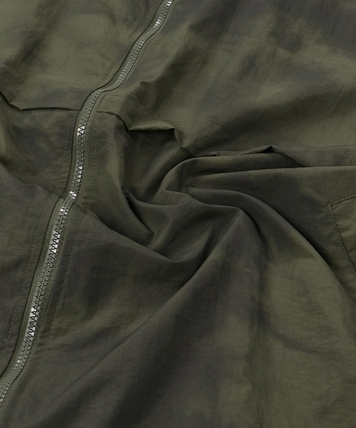 SPINNS（スピンズ）の「【ユニセックスで着用可能】スタンドカラータイダイベスト（ベスト・メンズ・オフホワイト/カーキ/ブラック・ONESIZE）」の12枚目の写真