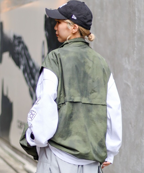 SPINNS（スピンズ）の「【ユニセックスで着用可能】スタンドカラータイダイベスト（ベスト・メンズ・オフホワイト/カーキ/ブラック・ONESIZE）」の20枚目の写真