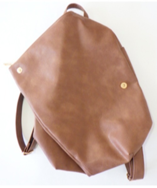 AVALON(U.Q)(アバロン)の「フェイクレザージップアシンメトリーリュック(バックパック/リュック・レディース・ブラック/カーキ/グレー/ブラウン・FREE)」の7枚目の写真