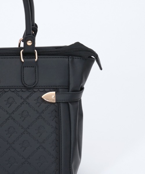 アクシーズファム　受注生産品　黒革バッグ　A4サイズOK 新品未使用 axes femme（アクシーズファム）の「型押しフラップサッチェル