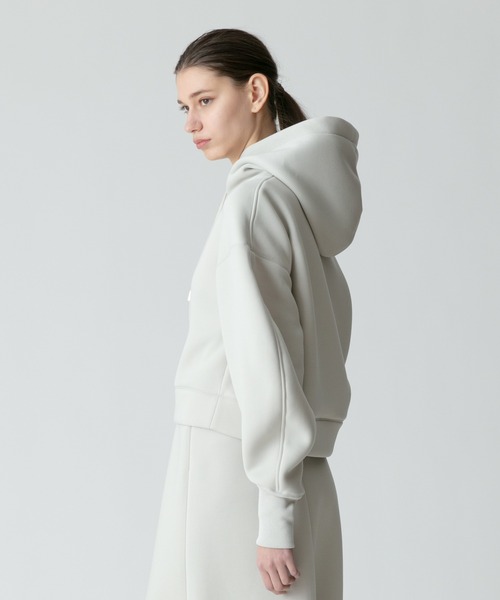 allureville（アルアバイル）の「ダンボールフーディーパーカー