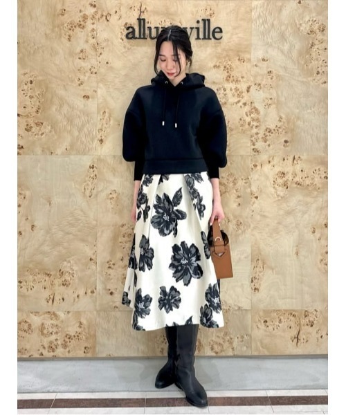 allureville（アルアバイル）の「ダンボールフーディーパーカー