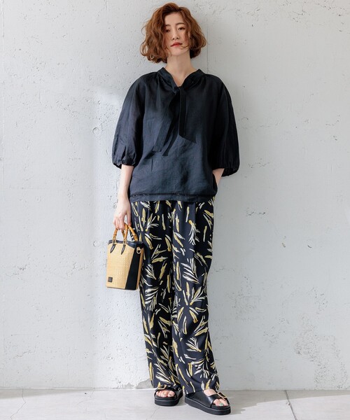 23区(ニジュウサンク)の「【洗える】ブロドリー ダンデル 2WAY ブラウス(シャツ/ブラウス・レディース・こしょう色系/ホワイト系/ブラック系・48/46/44)」の4枚目の写真