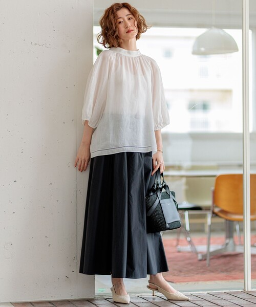 23区(ニジュウサンク)の「【洗える】ブロドリー ダンデル 2WAY ブラウス(シャツ/ブラウス・レディース・こしょう色系/ホワイト系/ブラック系・48/46/44)」の8枚目の写真