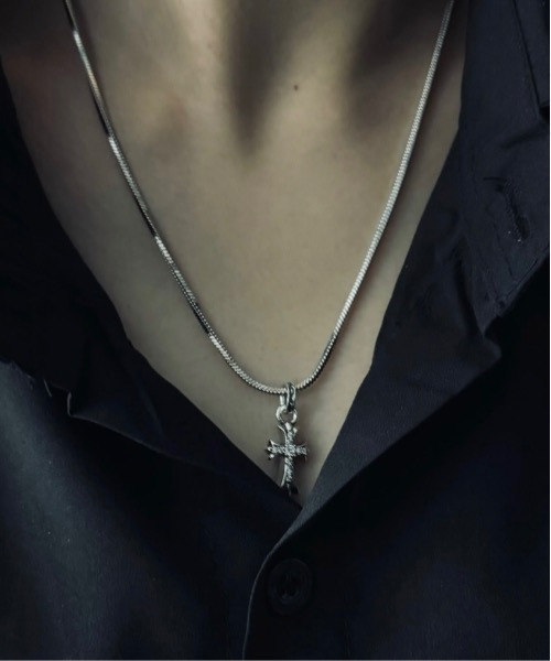 SILVER BULLET(シルバーバレット)の「『SBLT』ユニセックス 925シルバートップ リバーシブル クロスデザイン ネックレス(ネックレス・レディース・ブルー系その他/シルバー系/ホワイト/ホワイト系その他/ピンク/ブラック系その他/ブルー/シルバー/ブラック/ピンク系その他・ONE SIZE)」の1枚目の写真