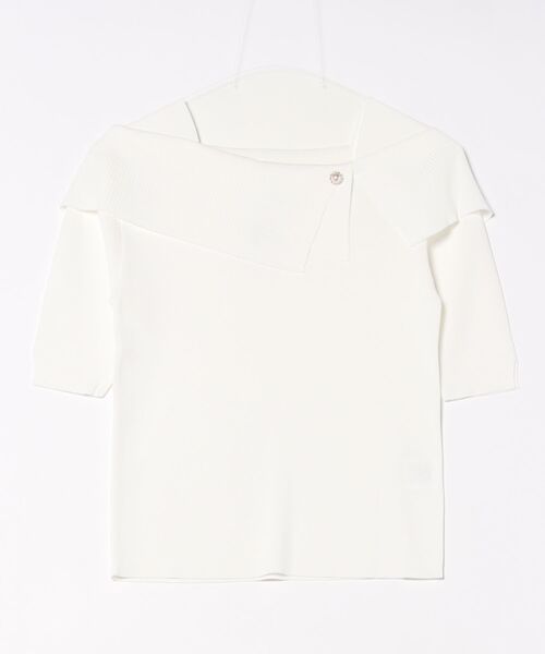 12Twelve Agenda（トゥエルブ　アジェンダ）の「【ベストセラー】アシメオフショルパール釦５分袖ニットプルオーバー（ニット/セーター・レディース・イエロー/サックスブルー/グレイッシュベージュ/ブラック/ピンク/ブルー/オフホワイト/ミント・M）」の2枚目の写真