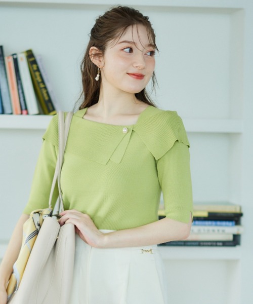 12Twelve Agenda（トゥエルブ　アジェンダ）の「【ベストセラー】アシメオフショルパール釦５分袖ニットプルオーバー（ニット/セーター・レディース・イエロー/サックスブルー/グレイッシュベージュ/ブラック/ピンク/ブルー/オフホワイト/ミント・M）」の7枚目の写真
