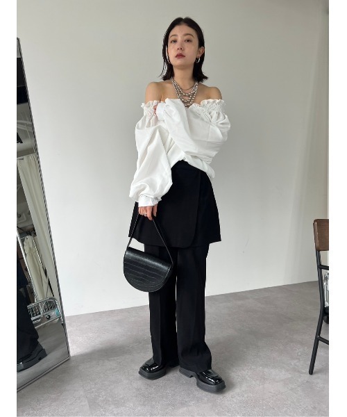 HANNE(アン)の「シャーリングオフショルブラウス(シャツ/ブラウス・レディース・サックスブルー/ホワイト・FREE)」の6枚目の写真