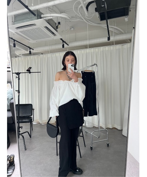 HANNE(アン)の「シャーリングオフショルブラウス(シャツ/ブラウス・レディース・サックスブルー/ホワイト・FREE)」の10枚目の写真