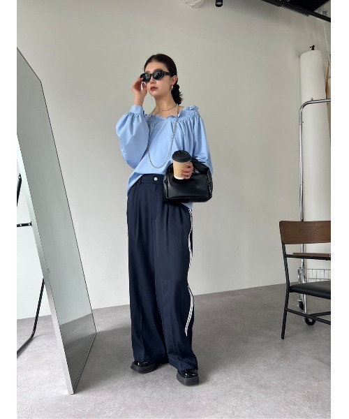 HANNE(アン)の「シャーリングオフショルブラウス(シャツ/ブラウス・レディース・サックスブルー/ホワイト・FREE)」の16枚目の写真