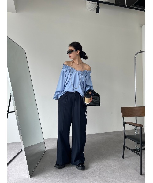 HANNE(アン)の「シャーリングオフショルブラウス(シャツ/ブラウス・レディース・サックスブルー/ホワイト・FREE)」の15枚目の写真