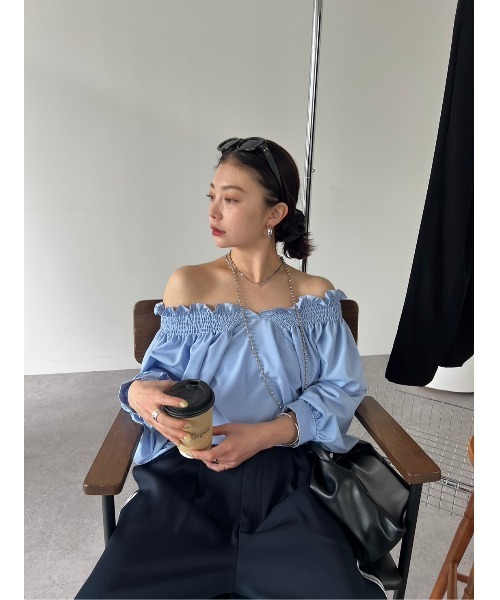 HANNE(アン)の「シャーリングオフショルブラウス(シャツ/ブラウス・レディース・サックスブルー/ホワイト・FREE)」の17枚目の写真