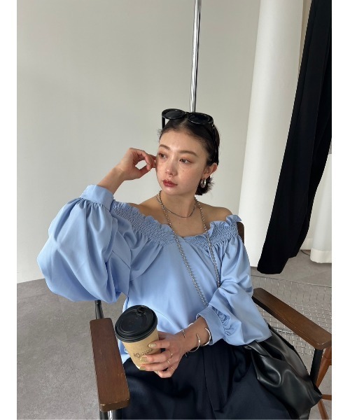 HANNE(アン)の「シャーリングオフショルブラウス(シャツ/ブラウス・レディース・サックスブルー/ホワイト・FREE)」の18枚目の写真