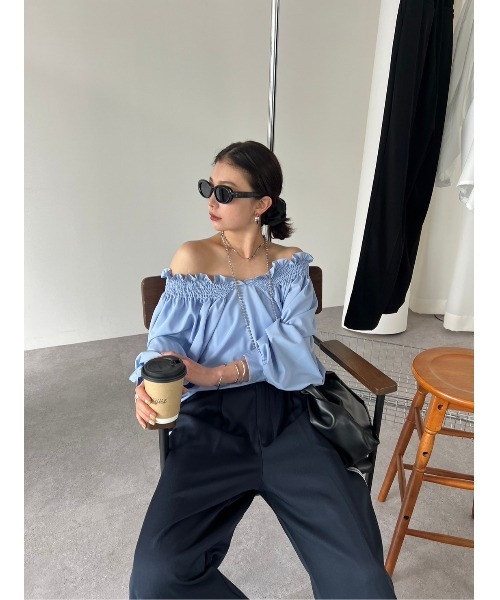 HANNE(アン)の「シャーリングオフショルブラウス(シャツ/ブラウス・レディース・サックスブルー/ホワイト・FREE)」の20枚目の写真