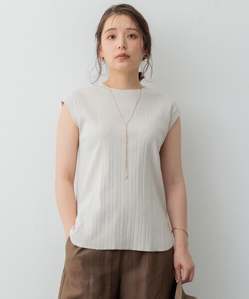 23区（ニジュウサンク）の「【SLOW/一部店舗限定】ランダムリブフライス フレンチスリーブ カットソー（Tシャツ/カットソー・レディース・ベージュ系/ダークブラウン系/ブラック系1/ブラック系/グレー系・38/40）」の5枚目の写真