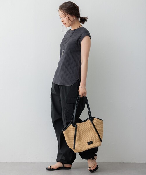 23区（ニジュウサンク）の「【SLOW/一部店舗限定】ランダムリブフライス フレンチスリーブ カットソー（Tシャツ/カットソー・レディース・ベージュ系/ダークブラウン系/ブラック系1/ブラック系/グレー系・38/40）」の21枚目の写真