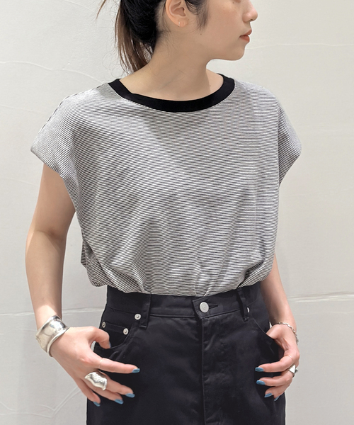 AP STUDIO（エーピーストゥディオ）の「【KURO/クロ】別注パワーショルダーボーダーノースリーブT（Tシャツ/カットソー・レディース・ブラック・FREE）」の2枚目の写真