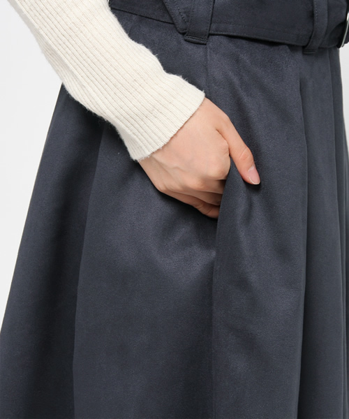 OUVRAGE CLASSE（ウヴラージュクラス）の「フェイクスエードミディＳＫ（スカート・レディース・キャメル/ネイビー・FREE）」の11枚目の写真