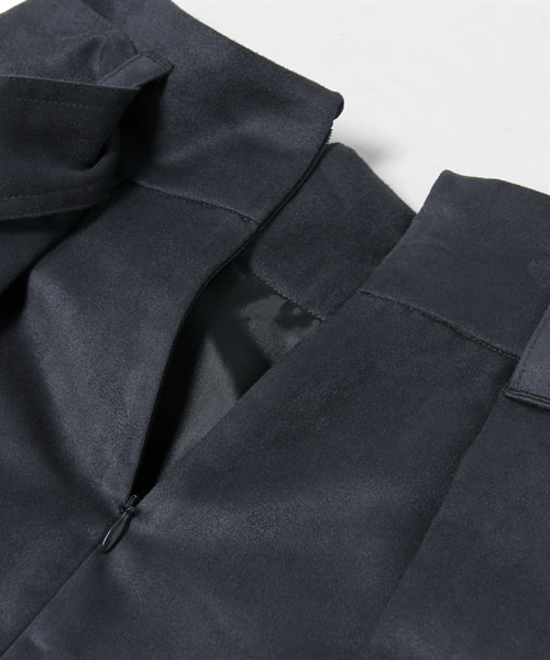 OUVRAGE CLASSE（ウヴラージュクラス）の「フェイクスエードミディＳＫ（スカート・レディース・キャメル/ネイビー・FREE）」の4枚目の写真