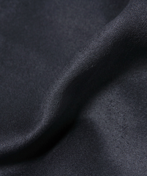 OUVRAGE CLASSE（ウヴラージュクラス）の「フェイクスエードミディＳＫ（スカート・レディース・キャメル/ネイビー・FREE）」の5枚目の写真