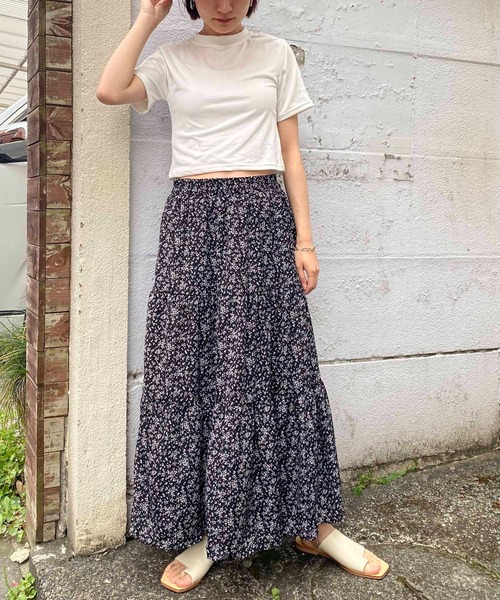NANEA（ナネア）の「花柄ティアードロングスカート（スカート・レディース・ホワイト/ブラウン/ブラック・フリー）」の19枚目の写真