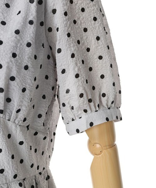 F i.n.t（フィント）の「リップルドット柄クレリックワンピース/F&A/fint（ワンピース・レディース・ライトグレー/ブラック×ホワイト・FREE）」の14枚目の写真