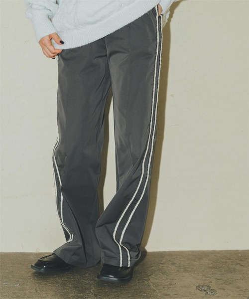 miette（ミエット）の「サイドライントラックパンツ（その他パンツ・レディース・チャコール/ネイビー/カーキ・FREE）」の2枚目の写真